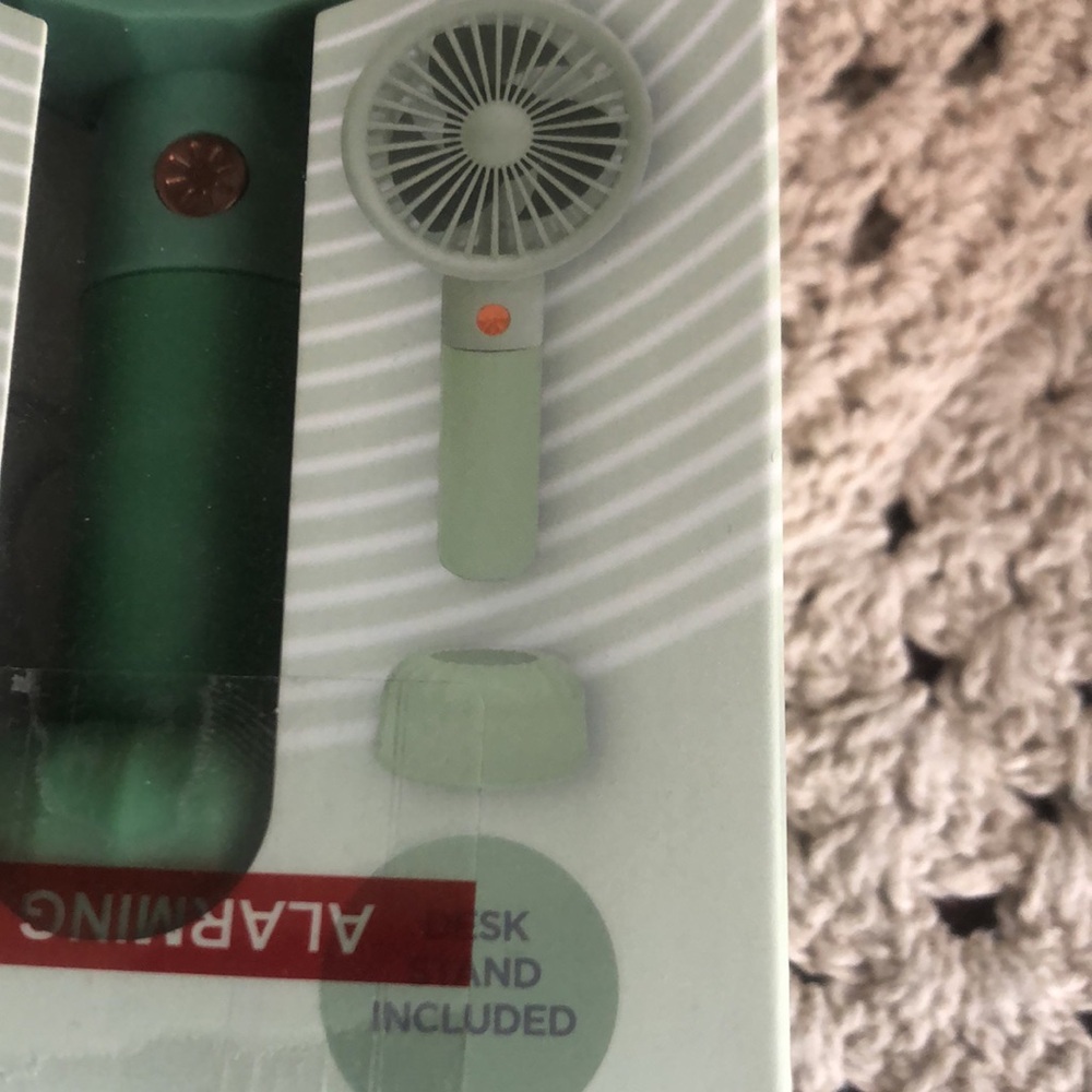 Green Portable Mini Fan - Picture 3 of 6